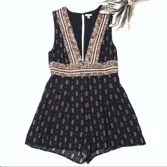 ECOTE by UO Paisley Plunge-Front Romper - Picture 4 of 6